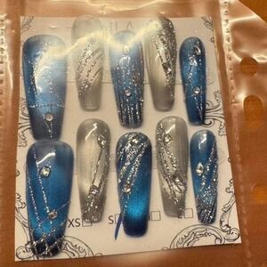 Frostline Nail Set –‎ Blue to Silver Gradient & Glitter Accents (Medium)